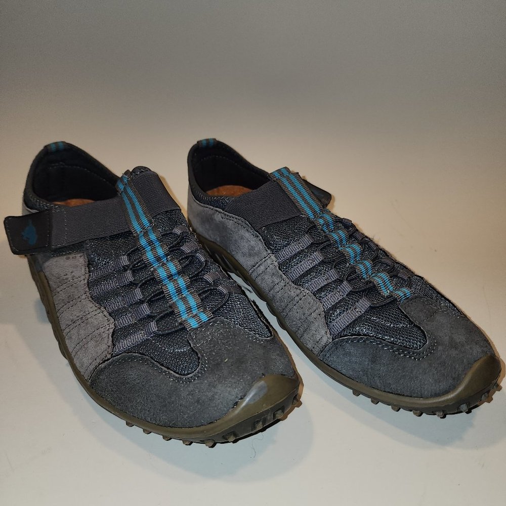 Casual shoes